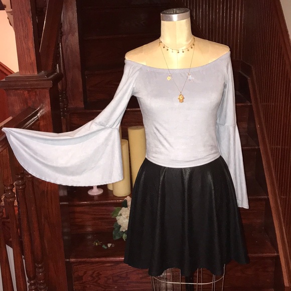 a'gaci Tops - 🍁 NWT A’Gaci Baby Blue Stretch Top Bell Sleeve M